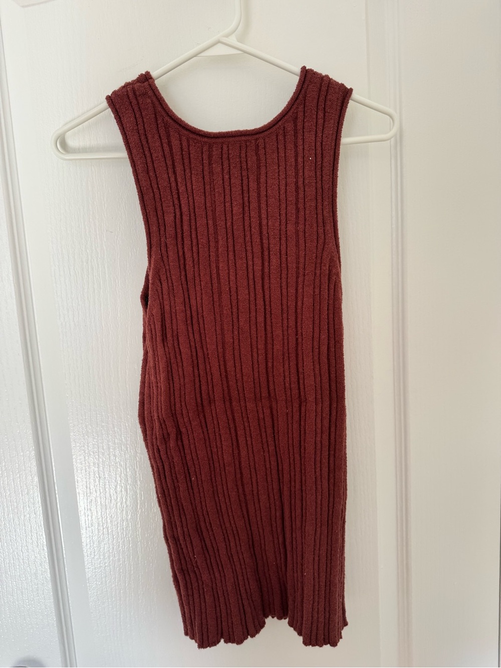 Sleeveless Ribbed Knit top - Picture 3 of 3